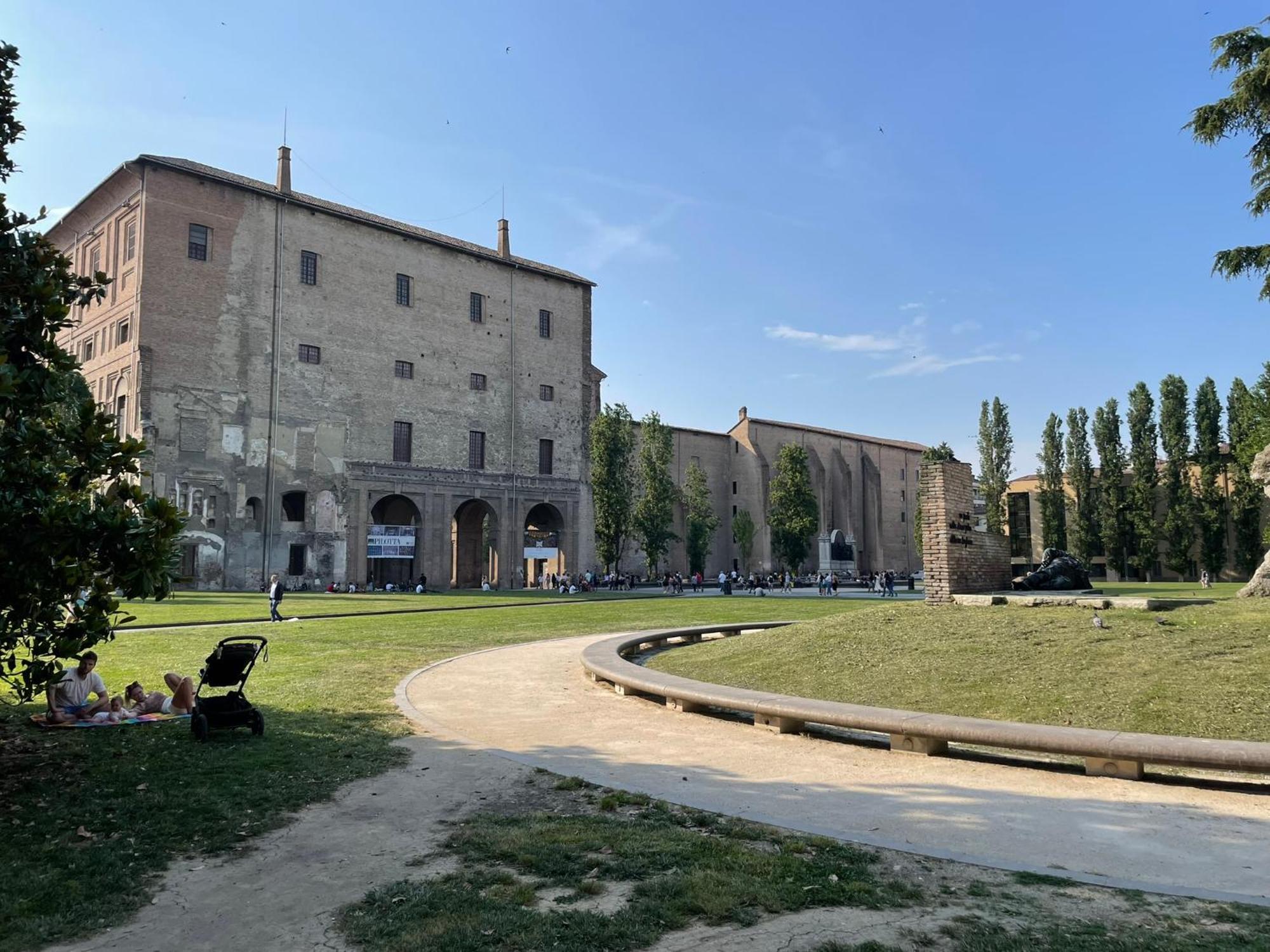 Guest house La Galleria Parma